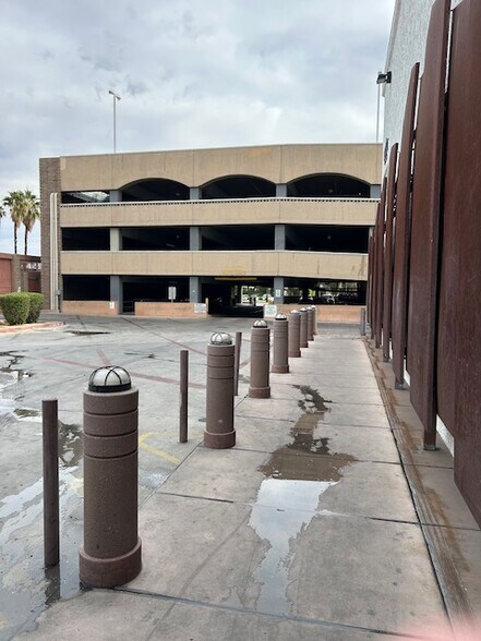 More Photos Of 252 S Palm Canyon Dr, Palm Springs Storefront Retail Office For Lease