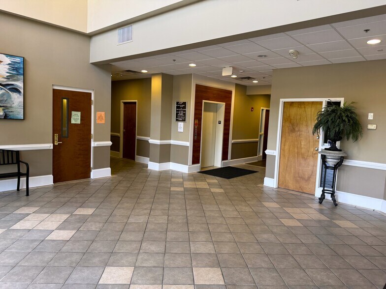 More Photos Of 1540 Purdue Dr, Fayetteville Medical For Lease