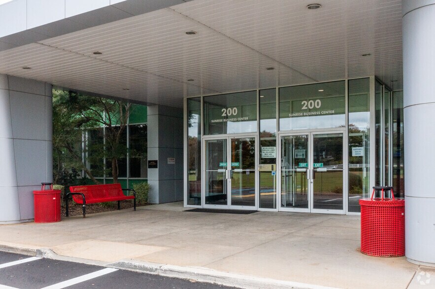 More Photos Of 3500 Sunrise Business, Great River Unknown For Lease
