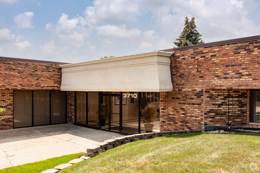 More Photos Of 3710 Commercial Ave, Northbrook Office For Lease