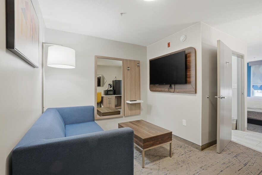 More Photos Of 10680 S Auto Mall Dr, Sandy Hotel For Sale