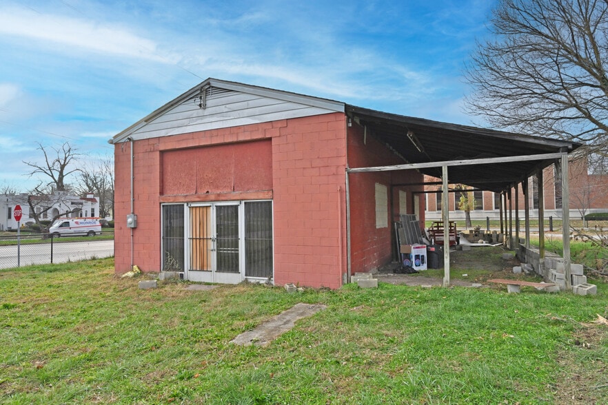 More Photos Of 206 E Galbraith Rd, Cincinnati General Retail For Sale