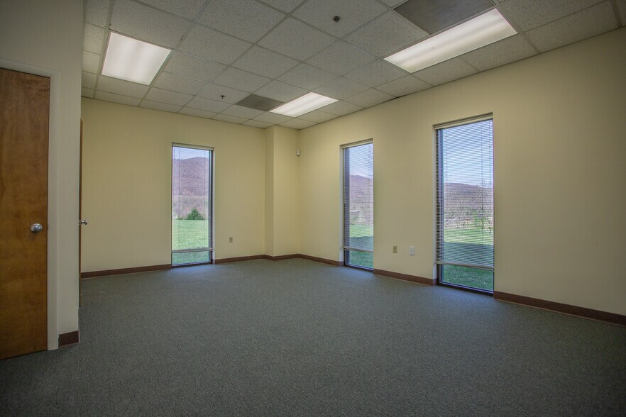 More Photos Of 80 American Wy, Natural Bridge Station Industrial For Lease