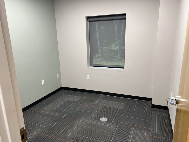 More Photos Of 1053 E London Park Dr, Forest Service For Lease