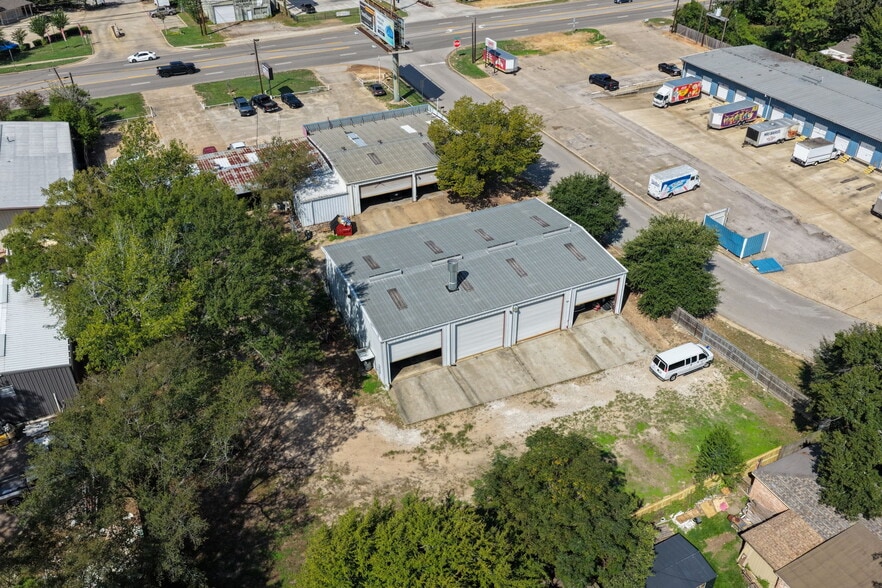 More Photos Of 2214 N Frazier St, Conroe Auto Repair For Sale