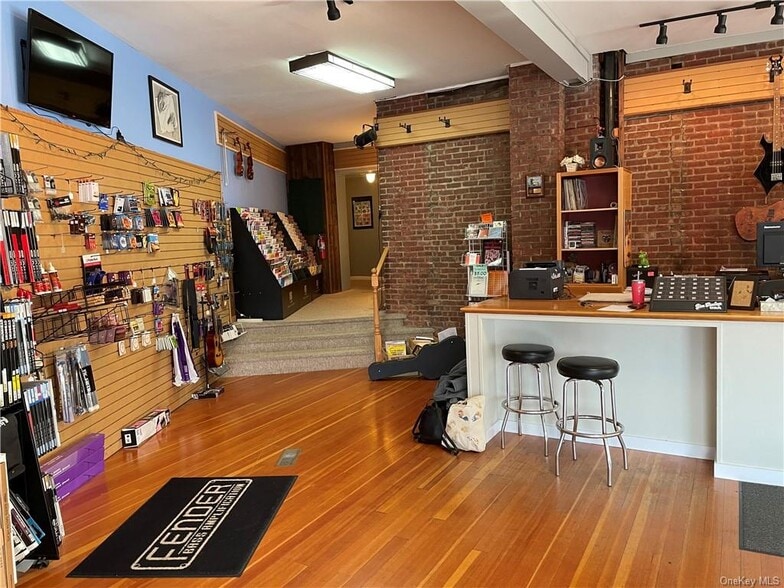 More Photos Of 42 Orchard St, Walden Freestanding For Sale