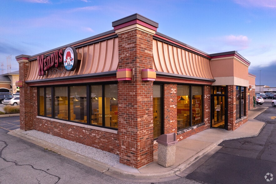 More Photos Of 8201-8307 W Golf Rd, Niles Unknown For Lease