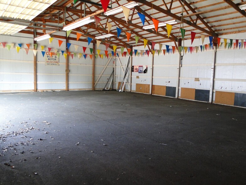 More Photos Of 177 S Pence St, East Alton Warehouse For Lease