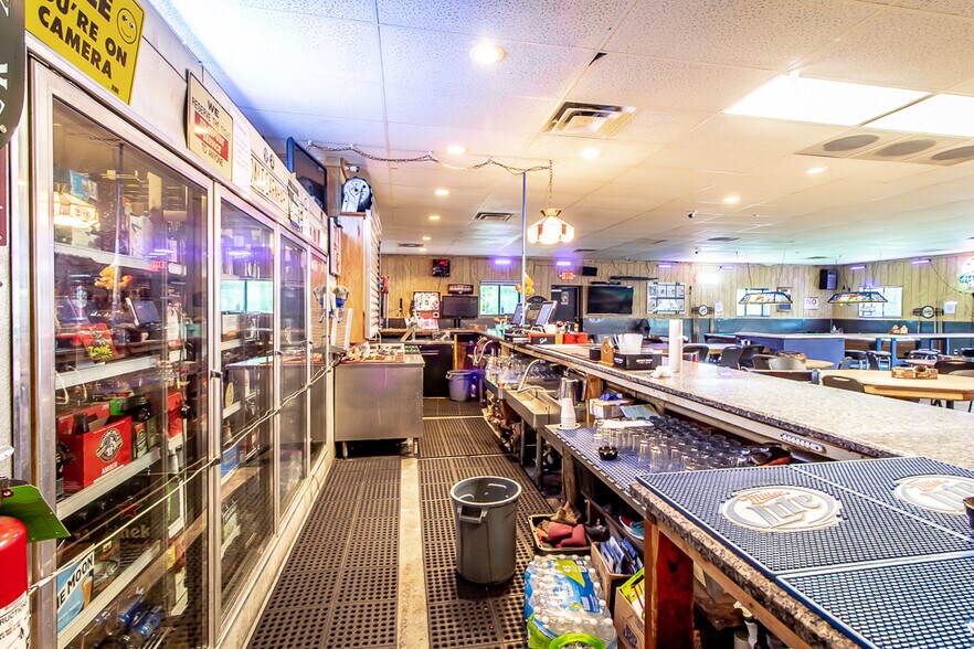 More Photos Of 3501 Park Plaza Rd, Paducah Bar For Sale