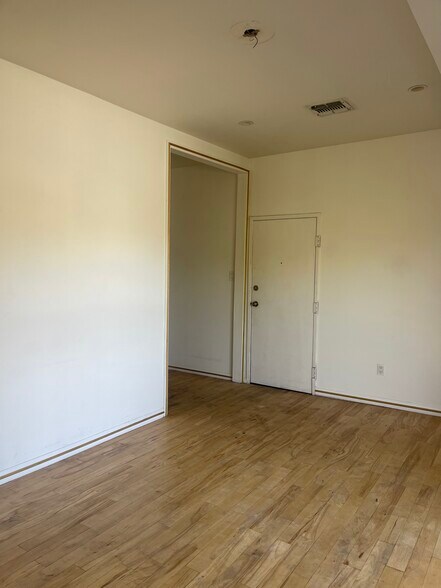 More Photos Of 7473 Melrose Ave, West Hollywood Storefront Retail Office For Lease