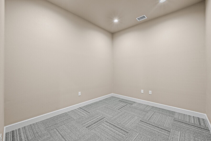 More Photos Of 206 Slide Rd, Lubbock Office For Lease