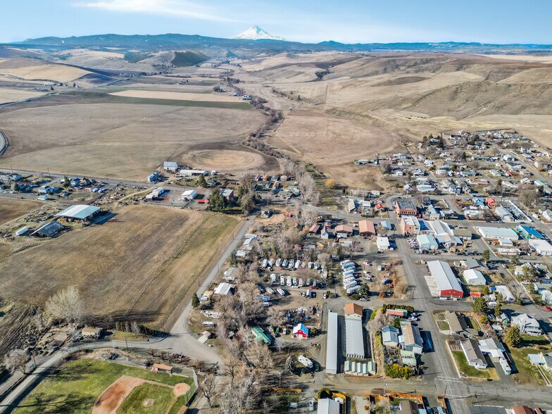 More Photos Of 50 NE Akin St, Dufur Self Storage For Sale