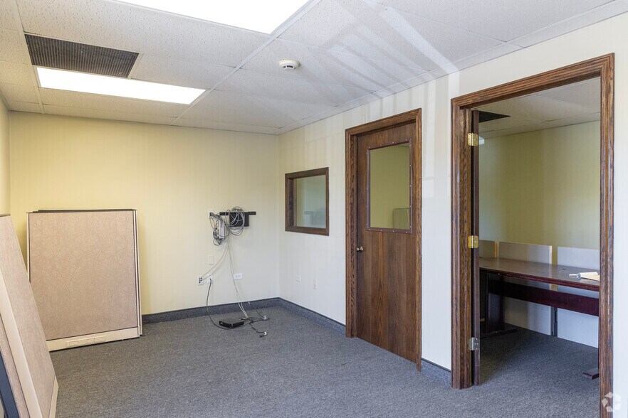 More Photos Of 1400 Renaissance Dr, Park Ridge Office For Sale