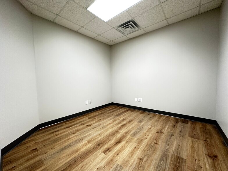 More Photos Of 406 Blankenbaker Pky, Louisville Office For Sale