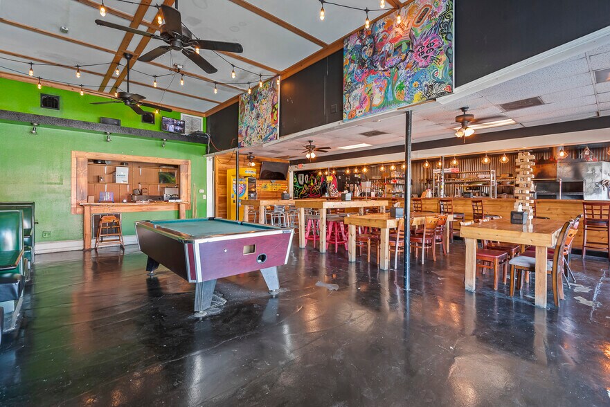 More Photos Of 312-318 Seabreeze Blvd, Daytona Beach Storefront For Sale