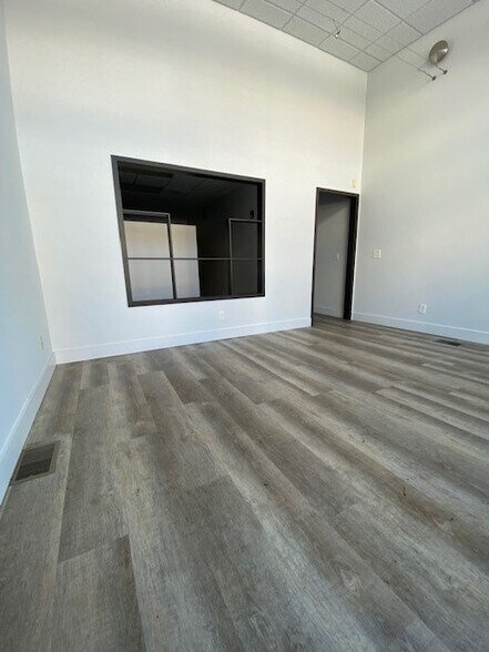 More Photos Of 314 E Adams St, Springfield Storefront Retail Office For Lease