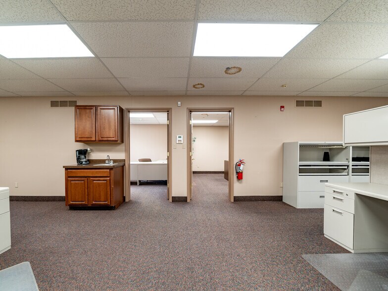 More Photos Of 20 Cedarfield Commons, Greece Medical For Lease