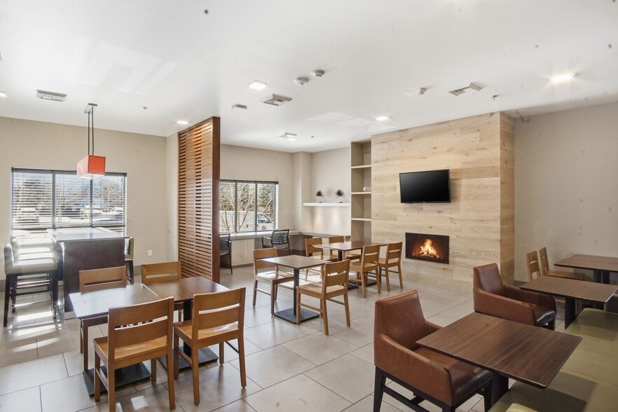 More Photos Of 224 S Mikes Pike, Flagstaff Hotel For Sale