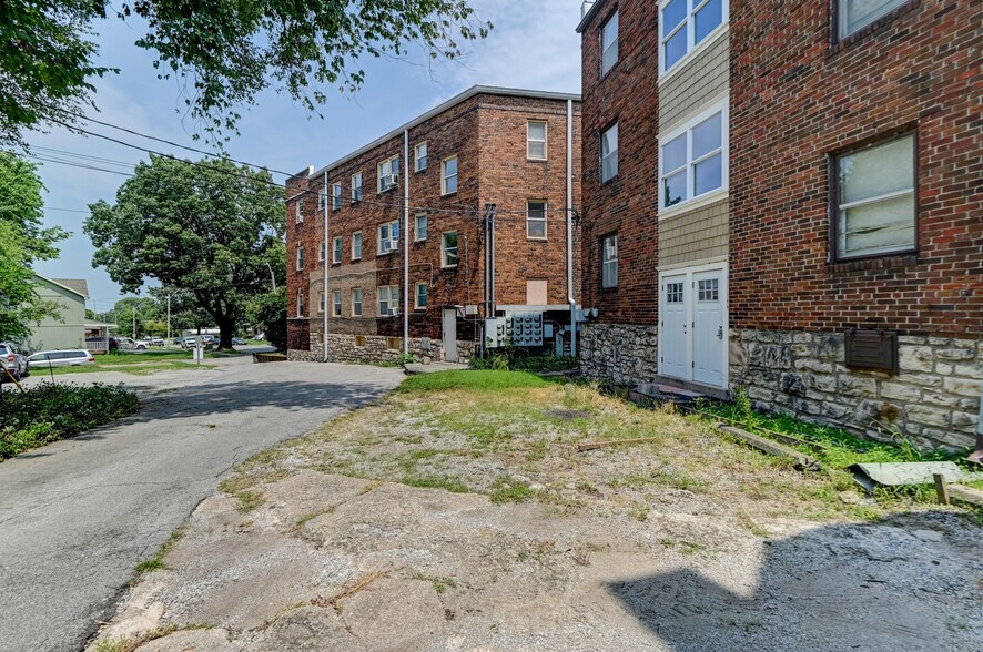 More Photos Of 2734 Charlotte St, Kansas City Apartments For Sale