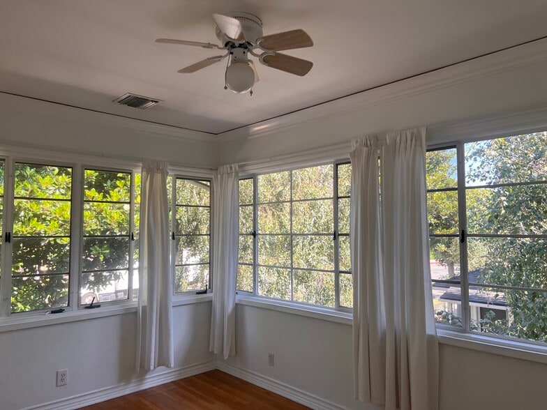 More Photos Of 5005 Cahuenga Blvd, North Hollywood Apartments For Sale
