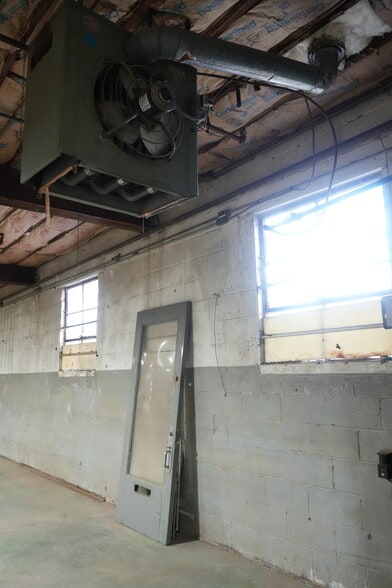 More Photos Of 3812 Bennington Ave, Kansas City Industrial For Sale