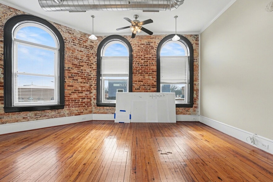 More Photos Of 106 W Moore Ave, Mooresville Loft Creative Space For Lease