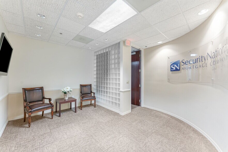 More Photos Of 2033 Main St, Sarasota Office For Lease
