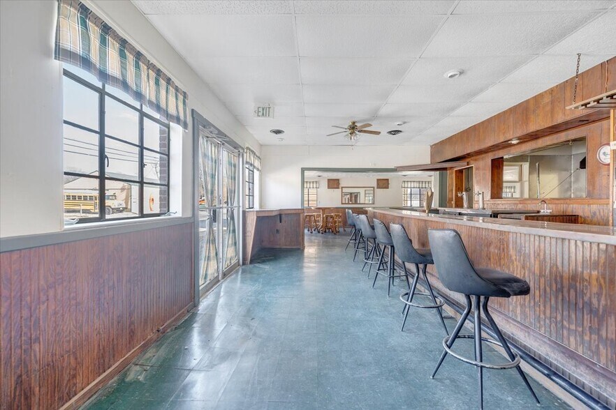 More Photos Of 630 Lowe St, Buchanan Restaurant For Sale