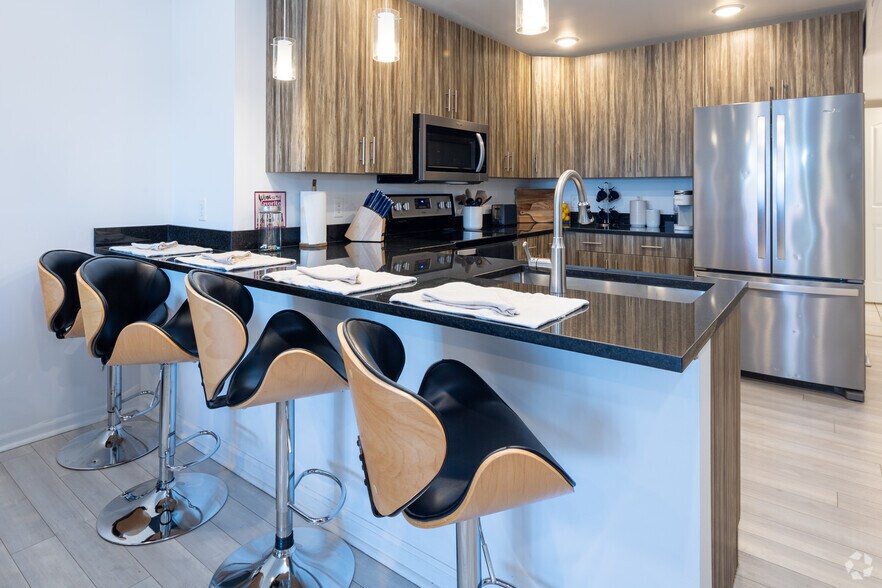 More Photos Of 202 Green St E, Champaign Apartments For Lease