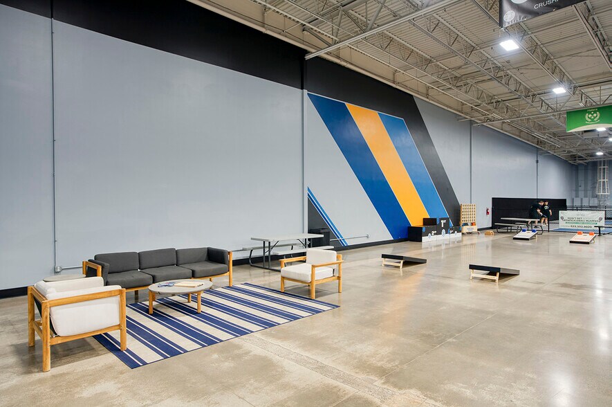 More Photos Of 5665 W Bell Rd, Glendale Department Store For Sale