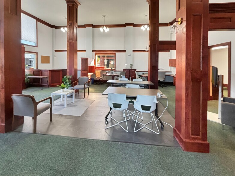More Photos Of 740 SE Pioneer Way, Oak Harbor Office For Lease