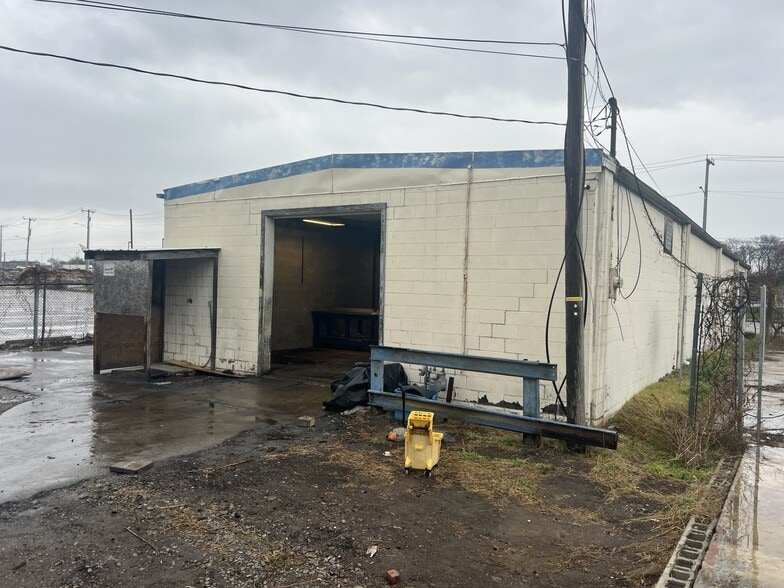 More Photos Of 210 N 1st St, Nashville Industrial For Lease