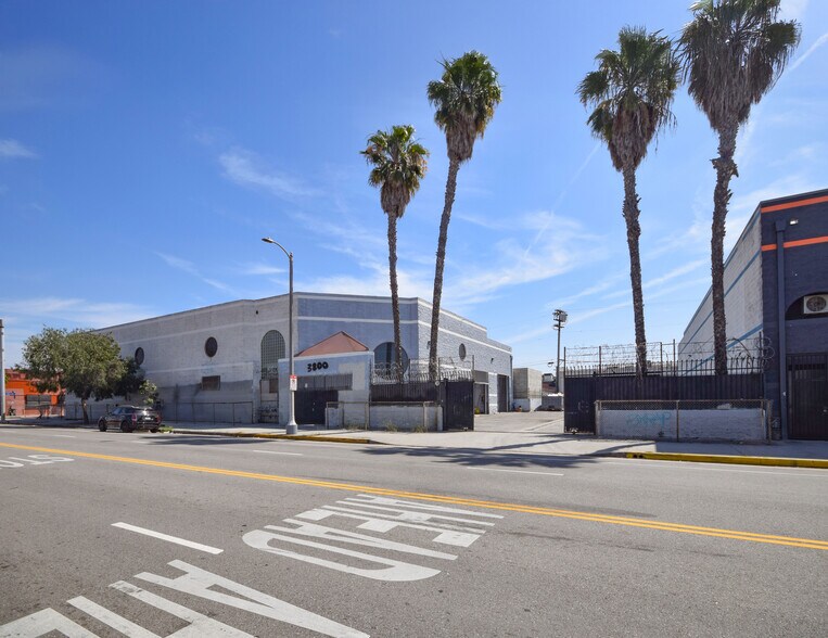 More Photos Of 3800 S Hill St, Los Angeles Warehouse For Lease