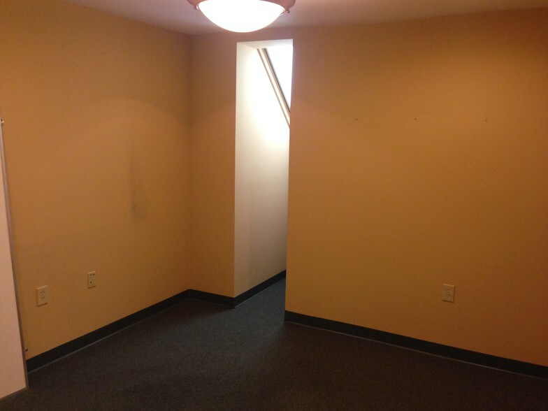 More Photos Of 186 Thomas Johnson Dr, Frederick Unknown For Lease