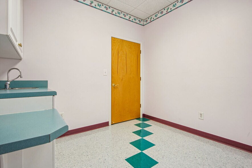 More Photos Of 43 Office Park Dr, Jacksonville Medical For Lease