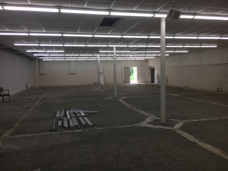 More Photos Of 4668 W Grand River Rd, Webberville Storefront For Lease
