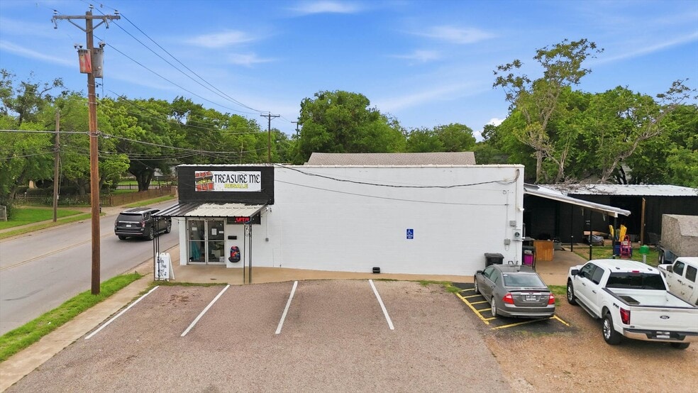 More Photos Of 504 Granbury St, Cleburne Storefront For Sale