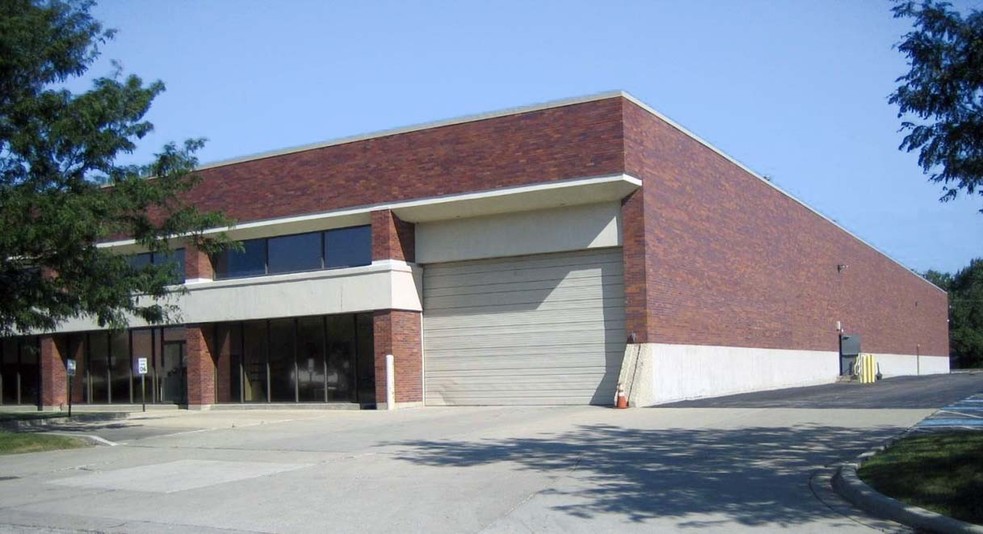 More Photos Of 190-198 W Carpenter Ave, Wheeling Industrial For Sale