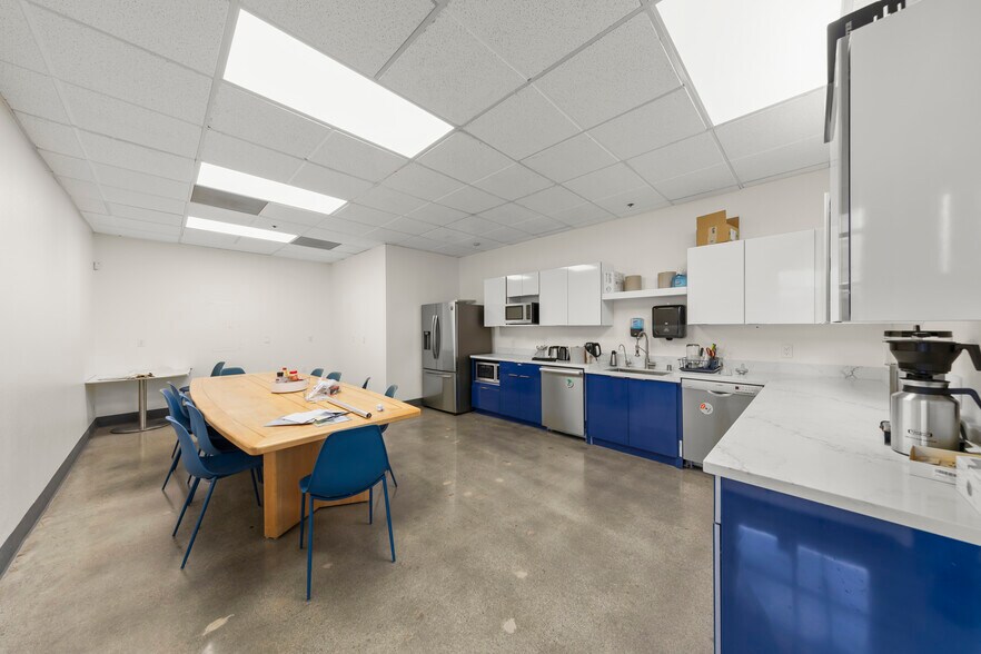 More Photos Of 400 Seaport Ct, Redwood City Medical For Lease