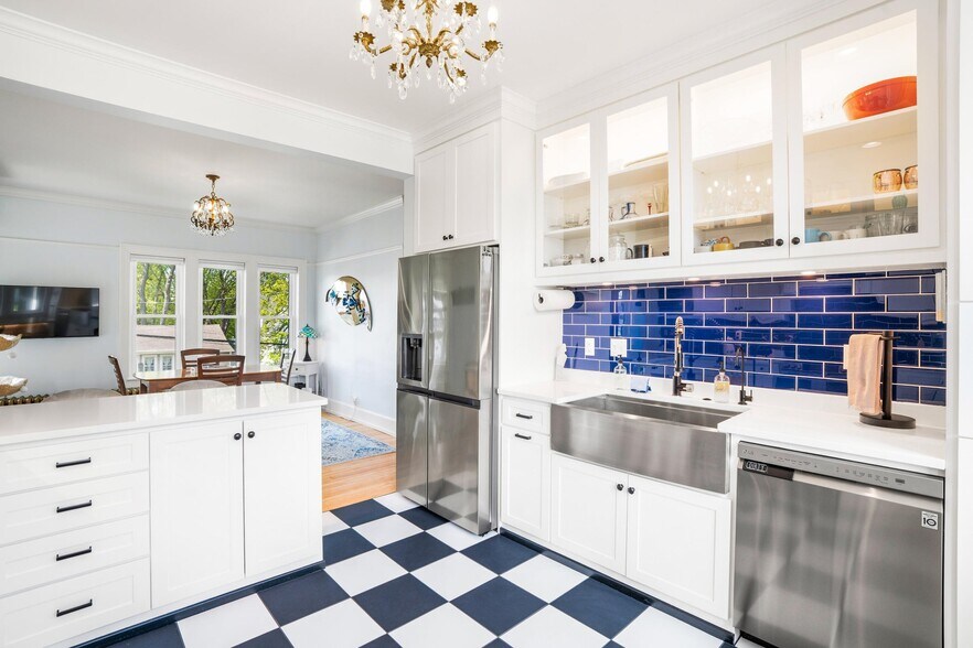 More Photos Of 90 S Main St, Hartford Hospitality For Sale