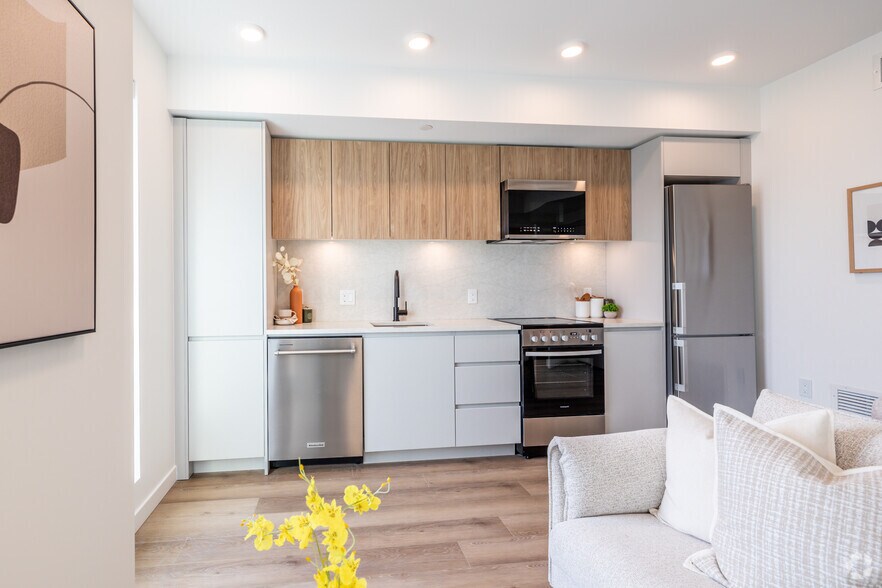 More Photos Of 2488 Granville St, Vancouver Apartments For Lease