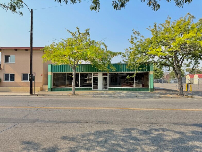 Primary Photo Of 717 W Lewis St, Pasco Storefront For Sale