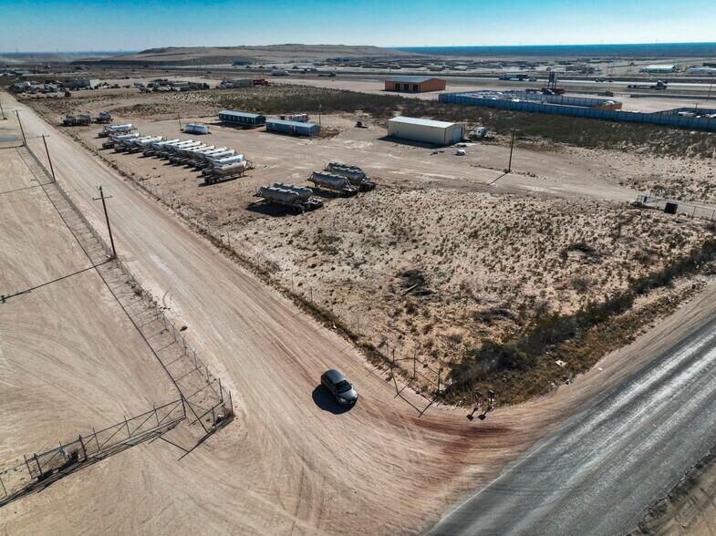 More Photos Of 14010 W Silver Fox Trl, Odessa Warehouse For Lease