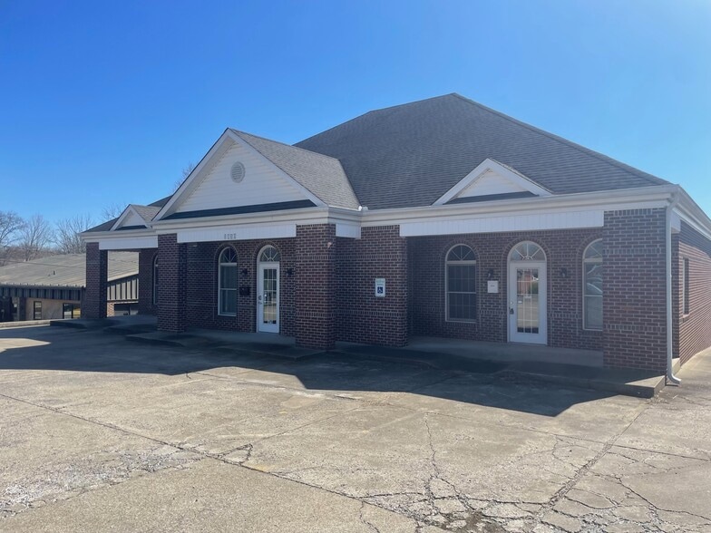 Primary Photo Of 1850 Memorial Dr, Clarksville Office For Sale