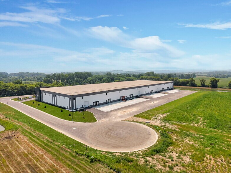 More Photos Of 6101 Pedrelli Rd, Deforest Distribution For Lease