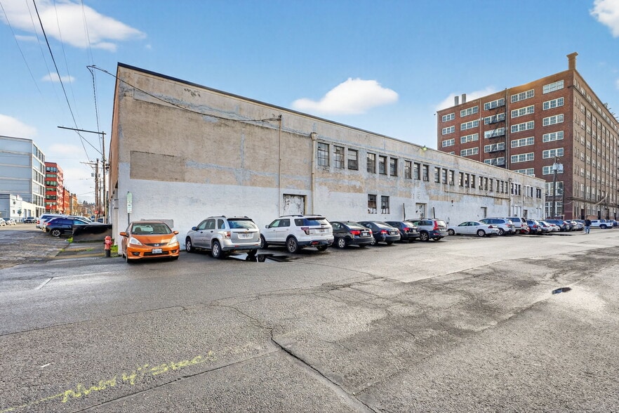 More Photos Of 203 SE Alder St, Portland Warehouse For Sale