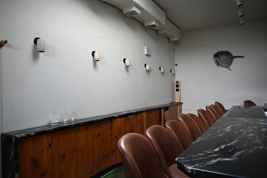 More Photos Of 272-280 Seigel St, Brooklyn Restaurant For Lease