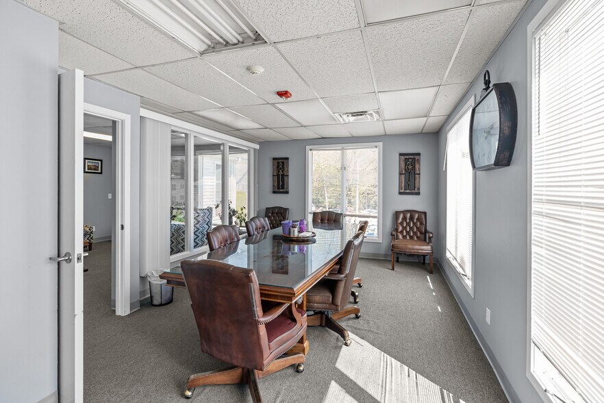 More Photos Of 33 College Hill Rd, Warwick Apartments For Lease