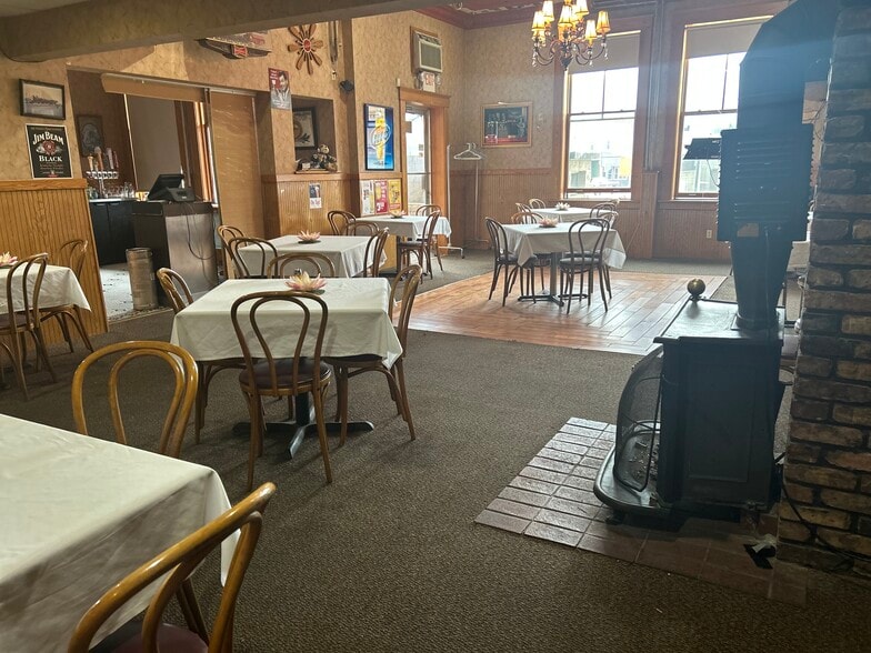 More Photos Of 102 Elkader St, Strawberry Point Hotel For Sale