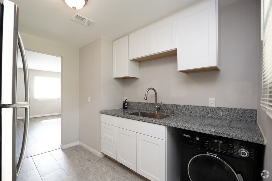 More Photos Of 20 Griffin St, Atlanta Multifamily For Sale